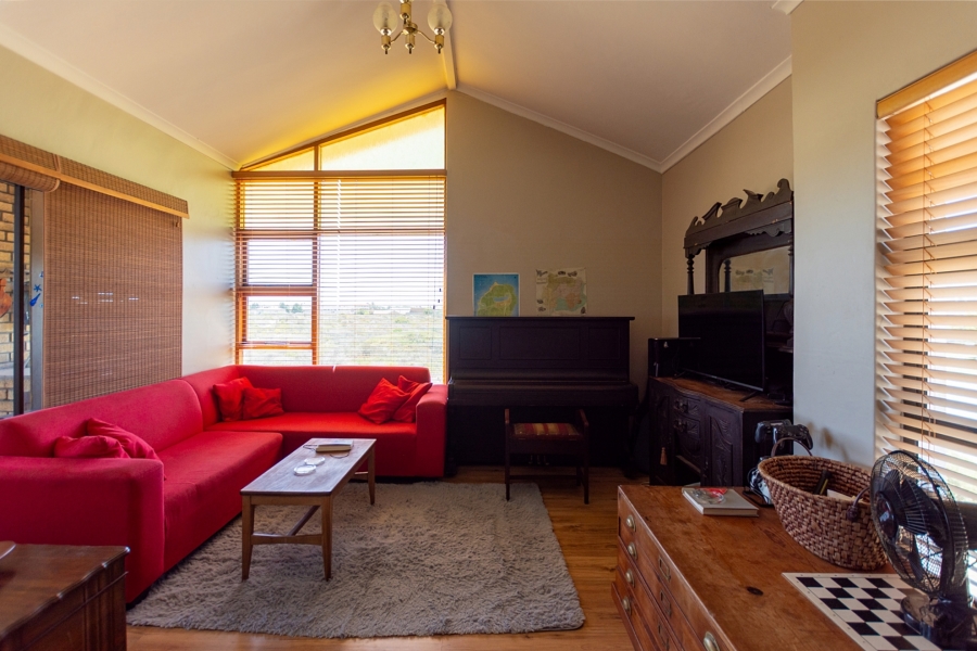 6 Bedroom Property for Sale in Middedorp Western Cape